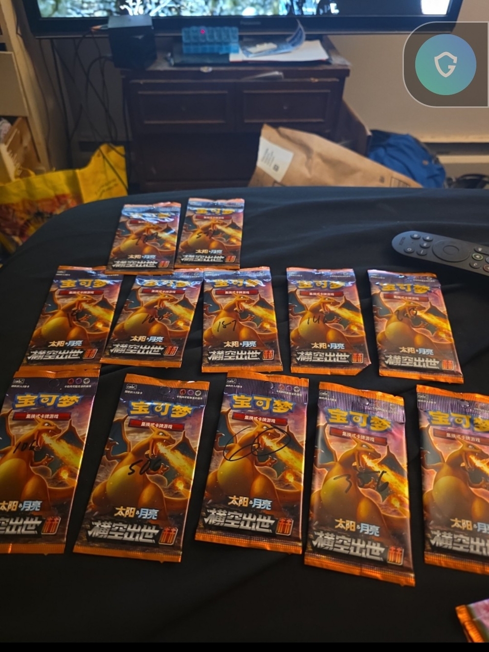 - Pokemon Simplified Chinese 1st Expansion Sun & Moon Booster Charizard x12
